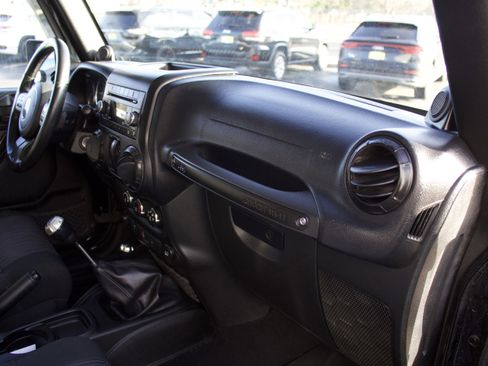 Used 2012 Jeep Wrangler Sahara w/ Connectivity Group image 16