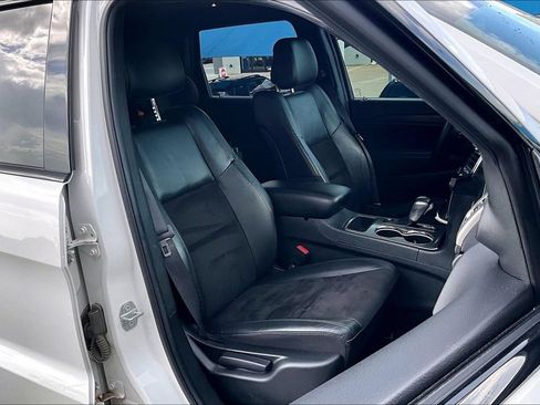 Used 2021 Jeep Grand Cherokee Laredo X AWD/4WD image 7