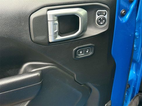 Used 2022 Jeep Wrangler Willys image 11