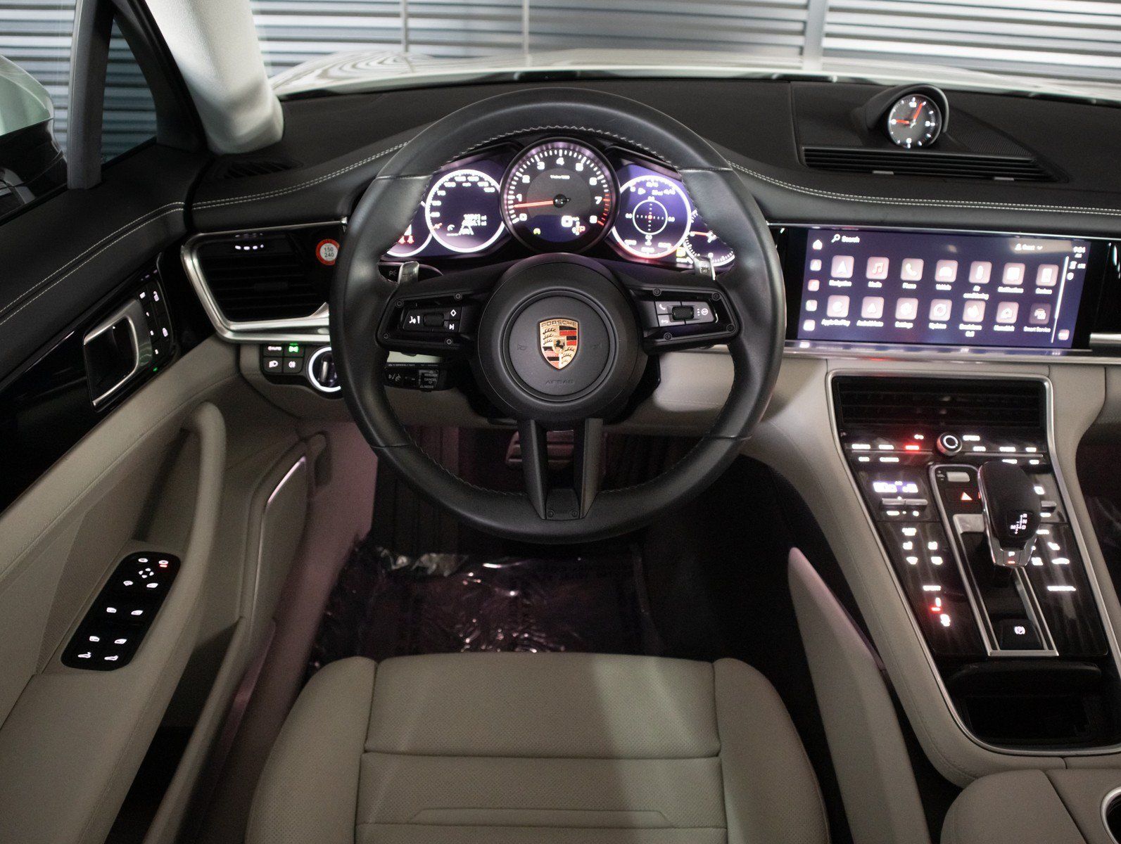 Certified 2023 Porsche Panamera 4 w/ Premium Package AWD/4WD image 15