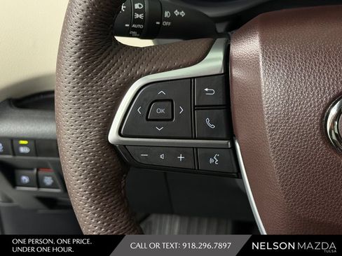 Used 2024 Toyota Sienna Platinum FWD image 23