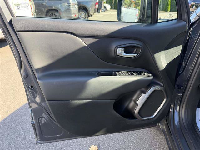 Used 2022 Jeep Renegade Limited w/ Sun, Sound & Wheels Group AWD/4WD image 10
