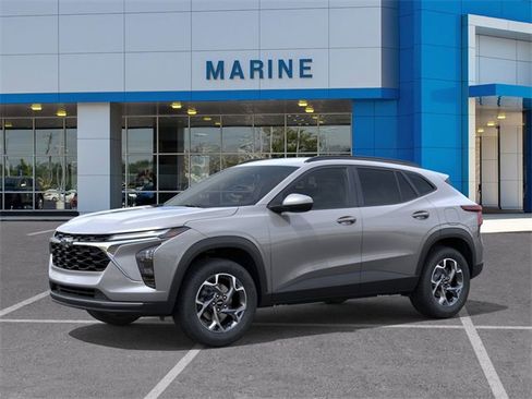 New 2026 Chevrolet Trax LT w/ LPO, Blackout Package image 2