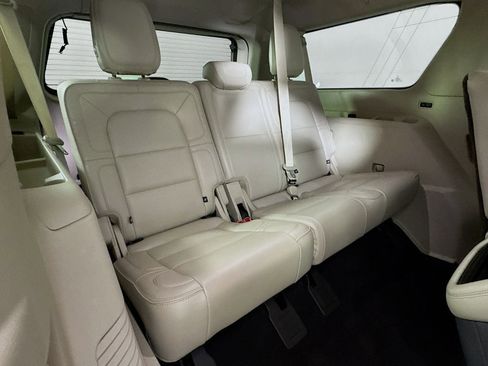 Used 2019 Lincoln Navigator L Reserve image 34