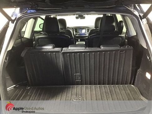 Used 2017 Toyota Highlander XLE image 7