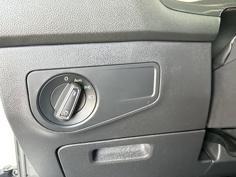 Used 2018 Volkswagen Tiguan SE AWD/4WD image 17