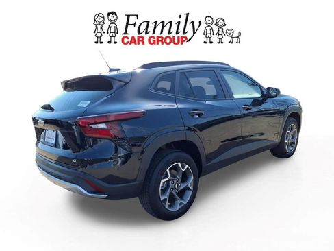 Used 2025 Chevrolet Trax LT w/ LT Convenience Package FWD image 4