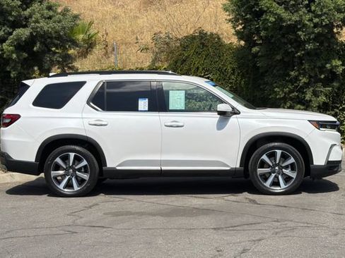 Certified 2024 Honda Pilot Elite image 3