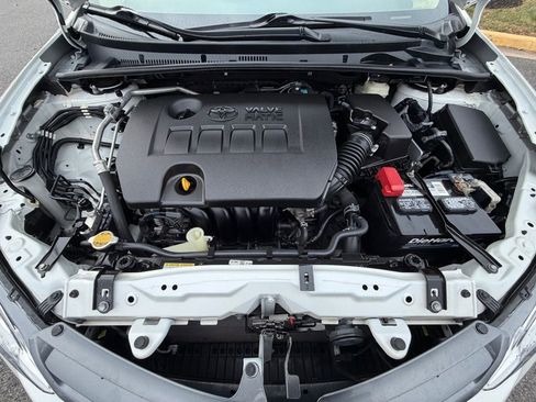 Used 2015 Toyota Corolla LE image 16