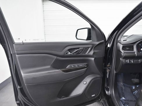 Used 2023 GMC Acadia AT4 image 9