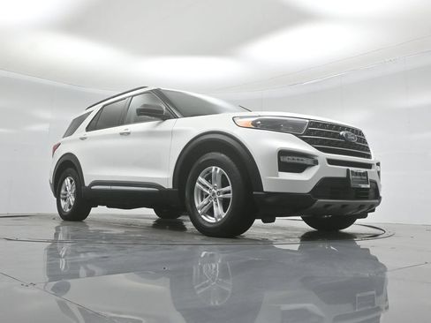 Certified 2023 Ford Explorer XLT w/ Equipment Group 202A RWD image 48