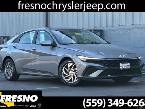 Used 2024 Hyundai Elantra SEL FWD image 1