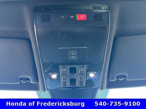 Used 2024 Volkswagen Tiguan SE R-Line image 27