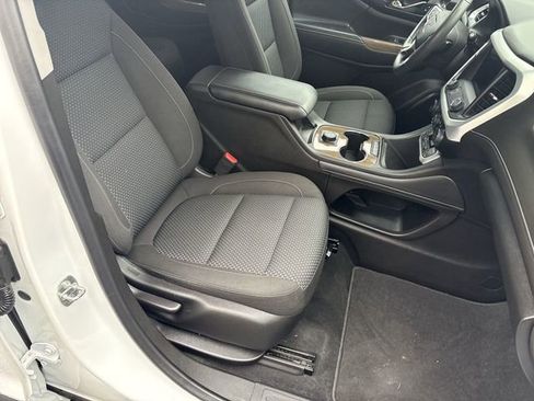 Used 2023 GMC Acadia SLE image 25