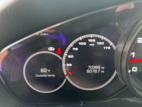 Used 2020 Porsche Cayenne image 13