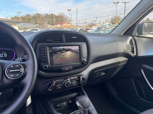 Used 2025 Kia Soul LX w/ LX Technology Package image 17