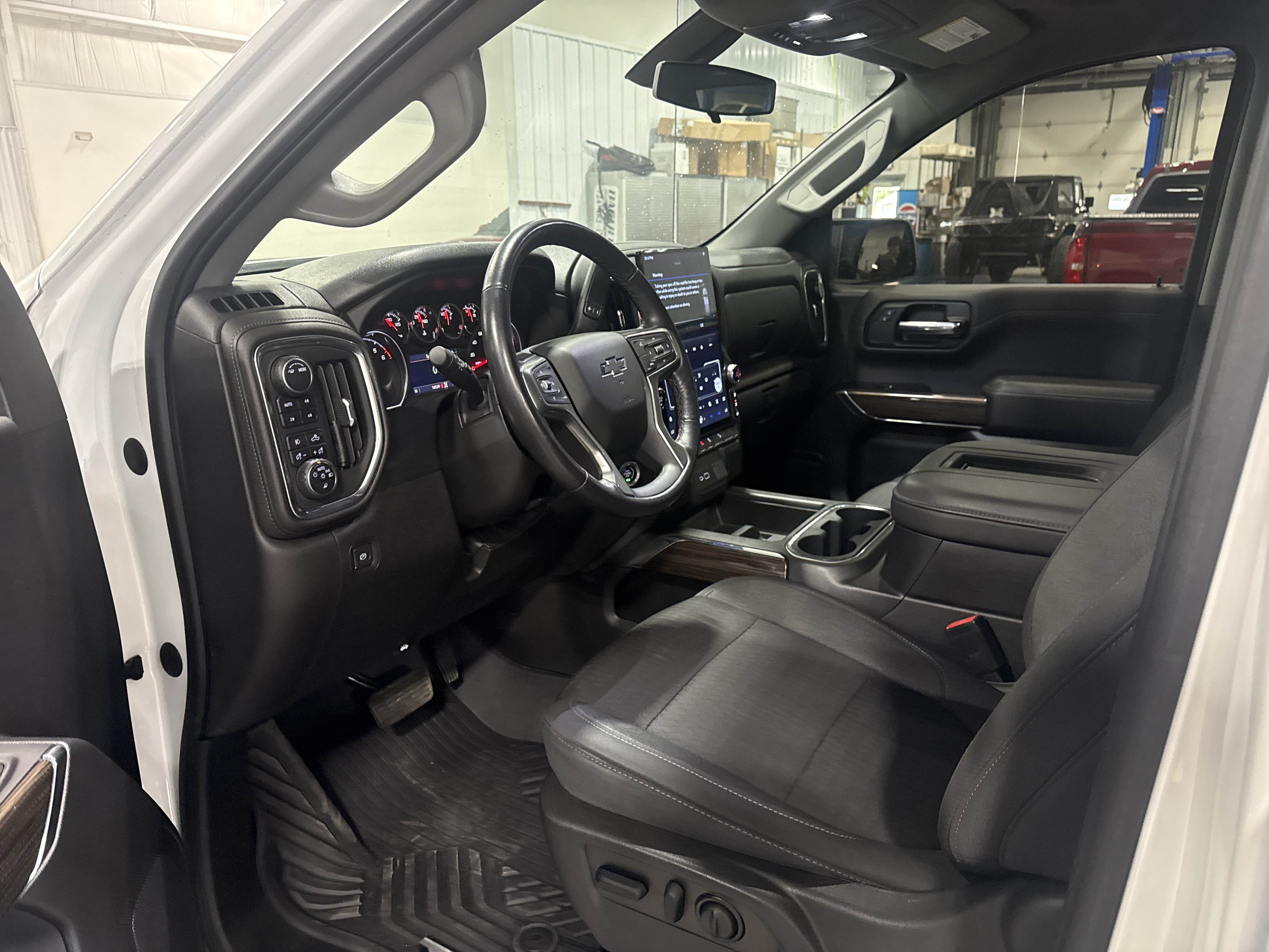 Used 2022 Chevrolet Silverado 1500 RST AWD/4WD image 7