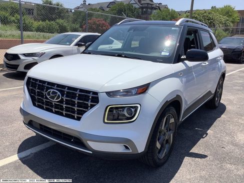 Used 2022 Hyundai Venue Limited FWD image 4