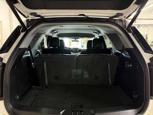 Used 2021 Ford Explorer XLT w/ Equipment Group 202A AWD/4WD image 24