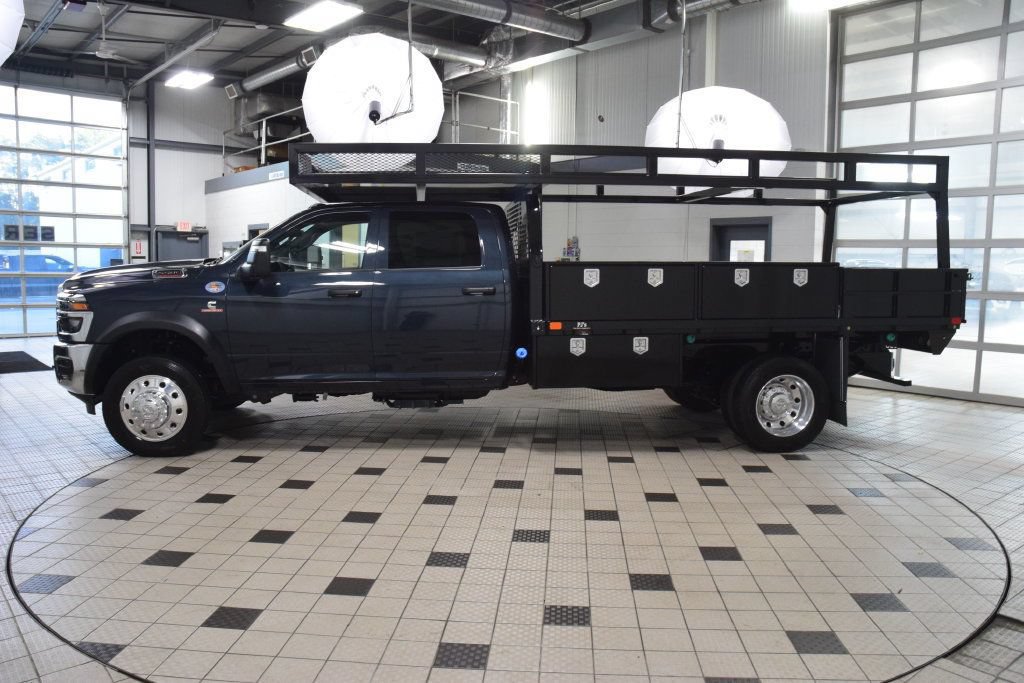Used 2026 RAM 5500 Tradesman w/ Chrome Appearance Group AWD/4WD image 3