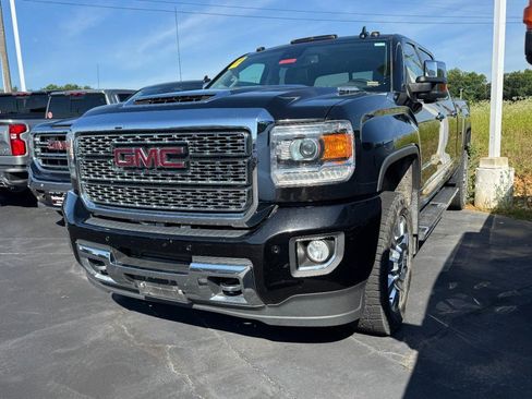 Used 2019 GMC Sierra 2500 Denali w/ Duramax Plus Package AWD/4WD image 2