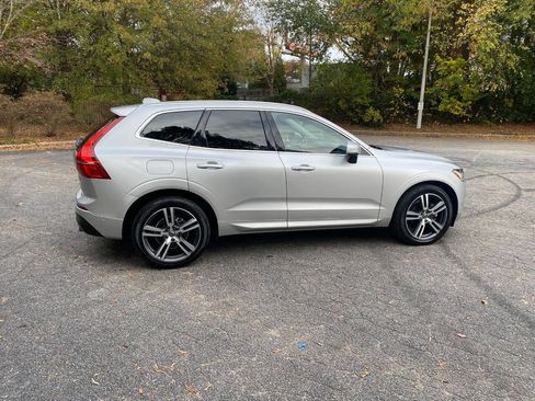 Used 2018 Volvo XC60 T5 Momentum w/ Vision Package image 4