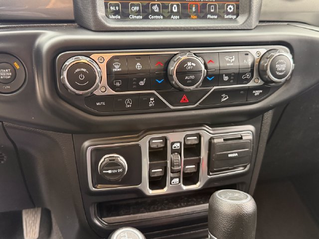Used 2019 Jeep Wrangler Unlimited Sahara AWD/4WD image 11
