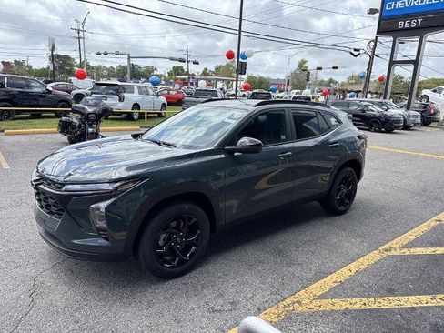 New 2026 Chevrolet Trax LT w/ Driver Confidence Package FWD image 3