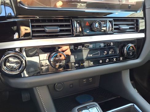 New 2026 Nissan Pathfinder SL image 12