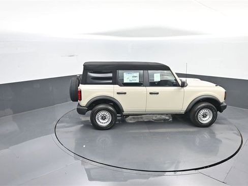 New 2025 Ford Bronco 4-Door image 25