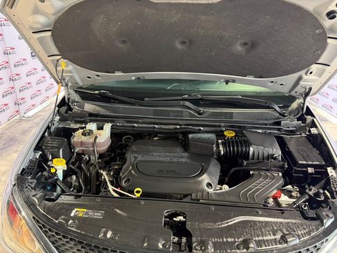 Used 2020 Chrysler Pacifica Touring-L FWD image 48