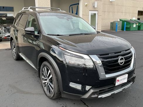 Used 2024 Nissan Pathfinder Platinum w/ Cargo Package AWD/4WD image 3