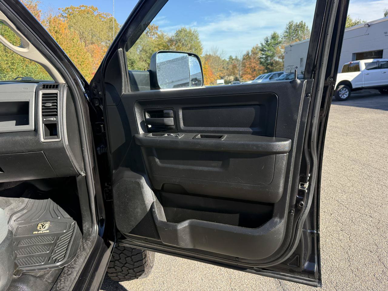 Used 2018 RAM 2500 Tradesman w/ Chrome Appearance Group AWD/4WD image 18