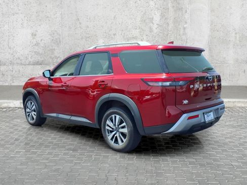 Used 2025 Nissan Pathfinder SL AWD/4WD image 8