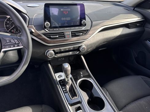 Used 2023 Nissan Altima 2.5 SV image 18