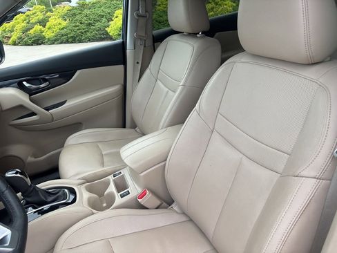 Used 2019 Nissan Rogue SL w/ Premium Package AWD/4WD image 17