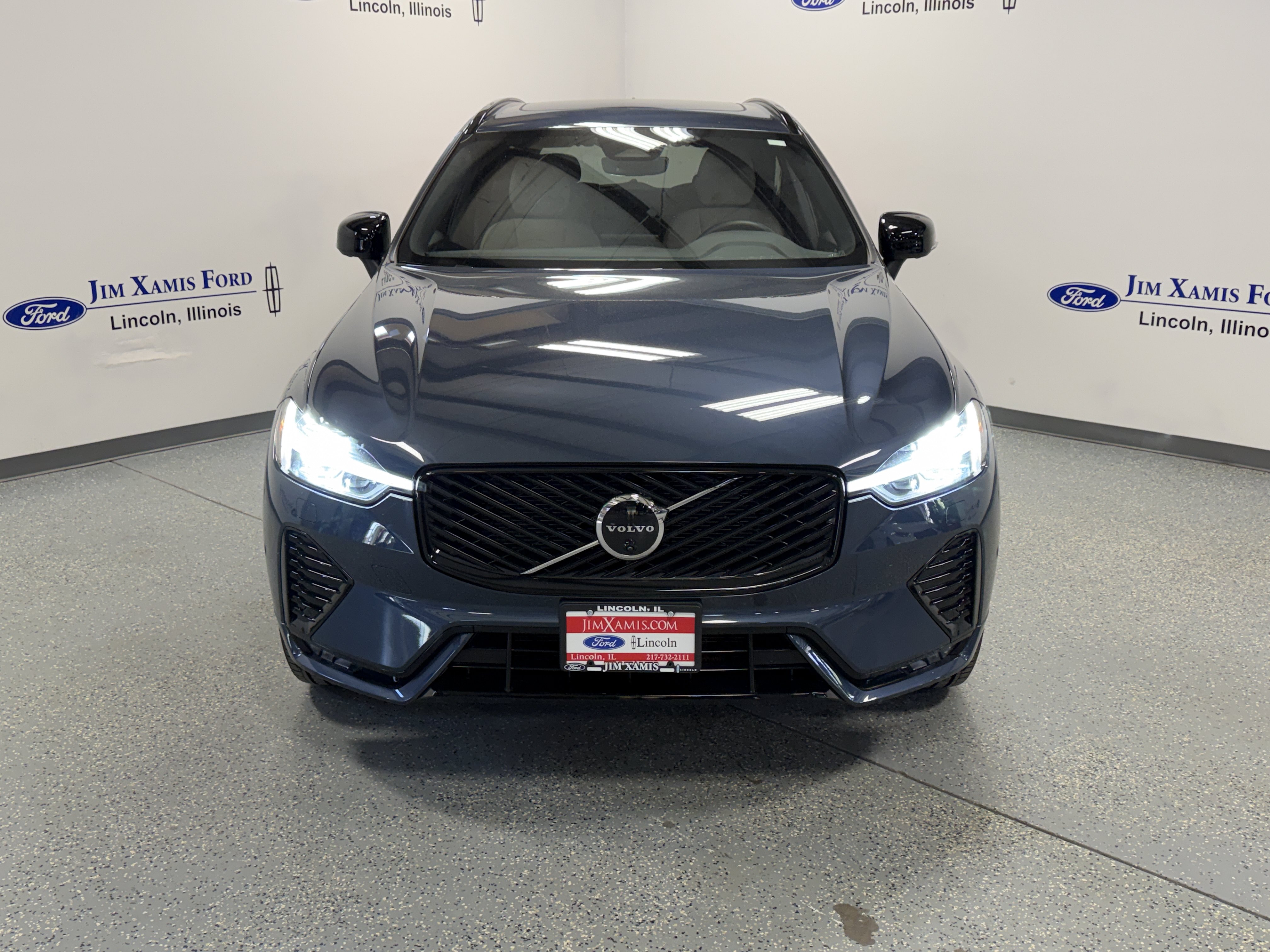 Used 2026 Volvo XC60 B5 Plus AWD/4WD image 2