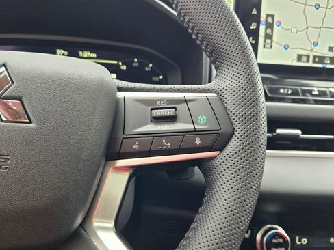 New 2025 Mitsubishi Outlander SE image 29