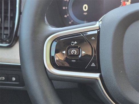 Certified 2025 Volvo XC90 T8 Plus w/ Protection Package Premier image 38