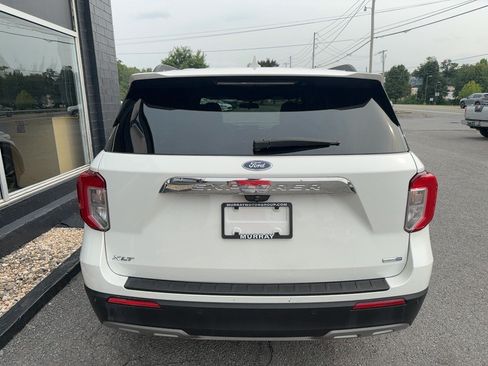 Used 2020 Ford Explorer XLT w/ Equipment Group 202A AWD/4WD image 9