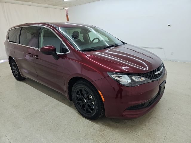 Used 2023 Chrysler Voyager LX FWD image 14