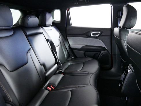 Used 2024 Jeep Compass Latitude image 28