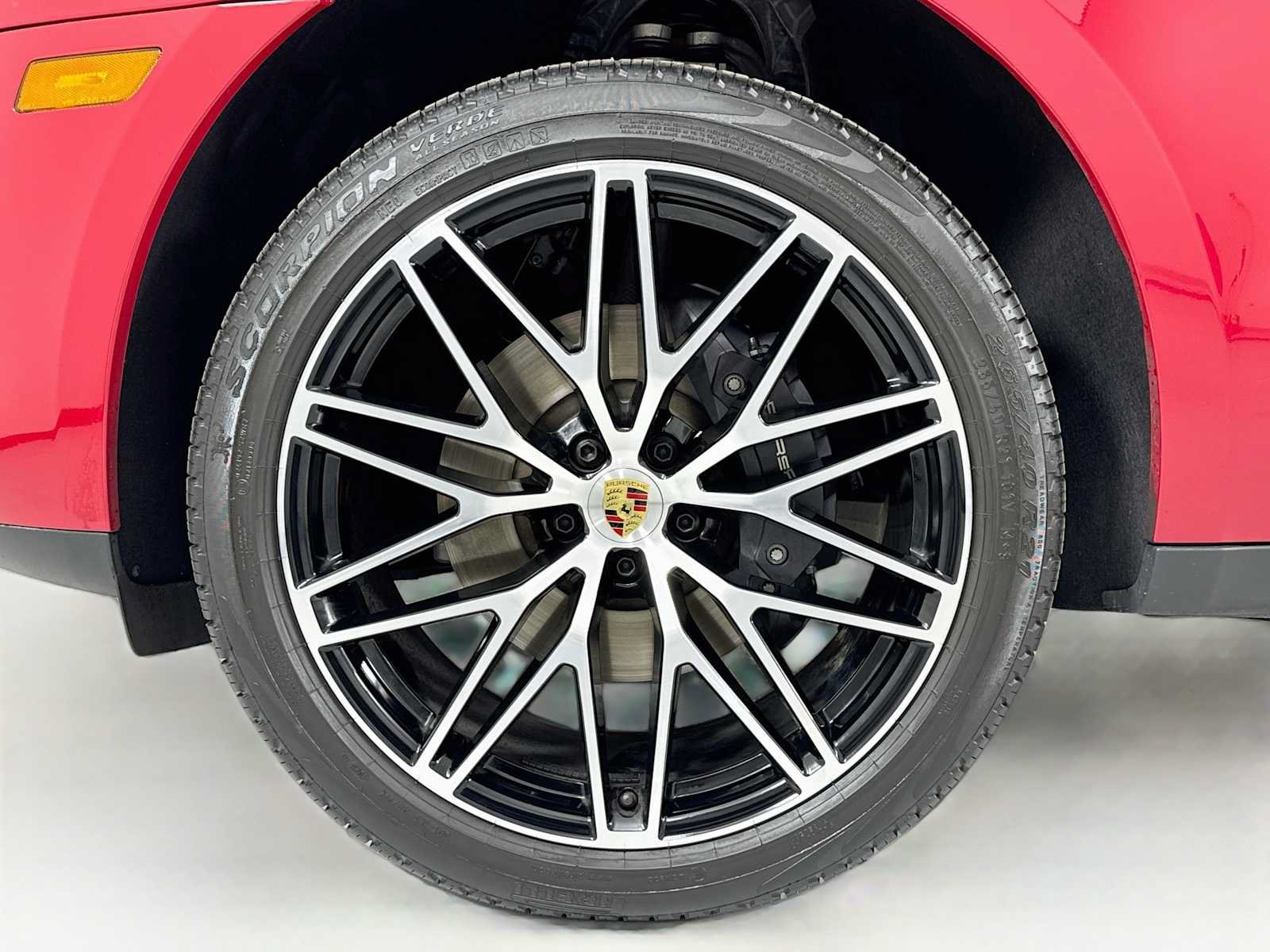 Used 2026 Porsche Macan AWD/4WD image 32