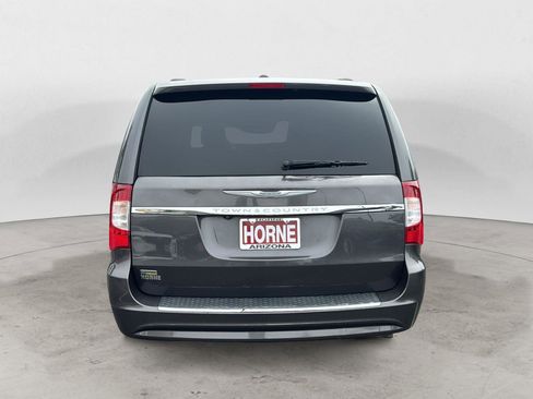 Used 2015 Chrysler Town & Country Touring FWD image 4