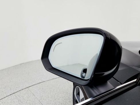 New 2025 Volvo XC40 B5 Core w/ Climate Package image 23