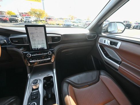 Certified 2021 Ford Explorer King Ranch w/ Premium Technology Package image 34