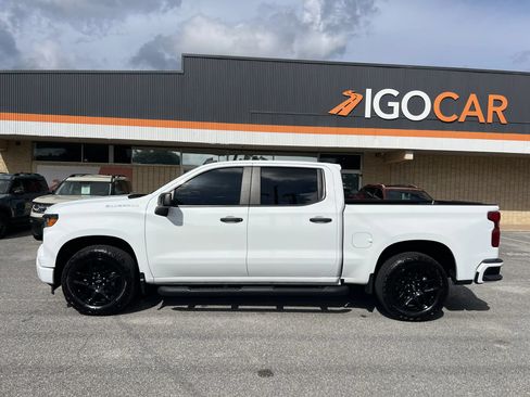 Used 2023 Chevrolet Silverado 1500 Custom w/ 2.7L Blackout Package RWD image 9