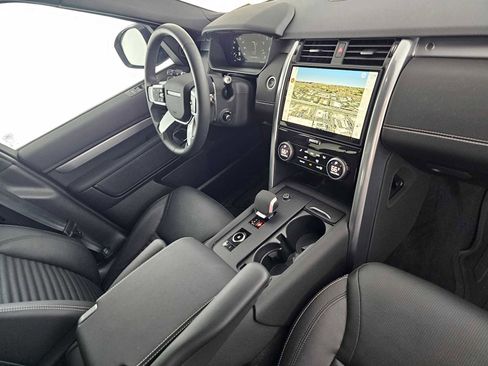 Certified 2024 Land Rover Discovery Dynamic SE image 11