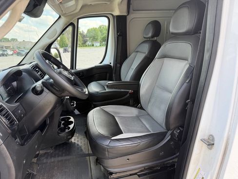 Used 2023 RAM ProMaster 2500 FWD image 3