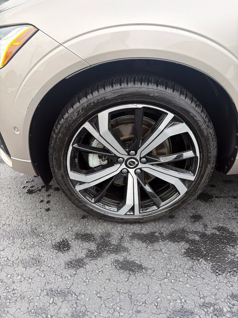Certified 2024 Volvo XC60 T8 Ultimate w/ Climate Package AWD/4WD image 4